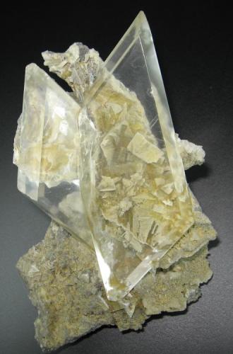 Gypsum
Naica, Mun. de Saucillo, Chihuahua, Mexico
138 mm x 85 mm

Dark background (Author: Carles Millan)