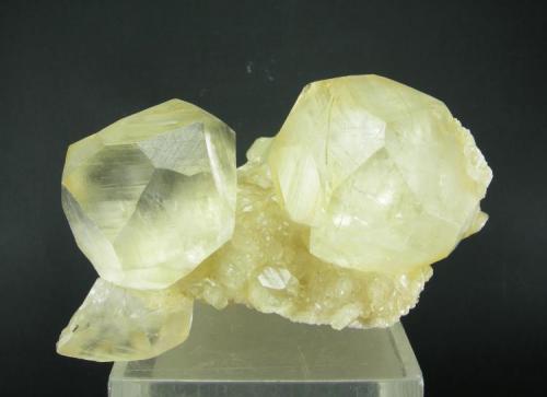 Calcita
Mina La Cuerre - Minas de La Florida - Sierra de Arnero - Valdáliga - Cantabria - España
10 x 8 cm - Cristal principal de 5.8 cm
Detalle (Autor: Diego Navarro)