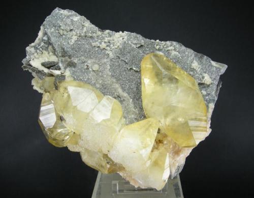 Calcita + Dolomita
Mina La Cuerre - Minas de La Florida - Sierra de Arnero - Valdáliga - Cantabria - España
16 x 12 cm - Cristal principal de 7.2 cm
Escalenoedros (Autor: Diego Navarro)