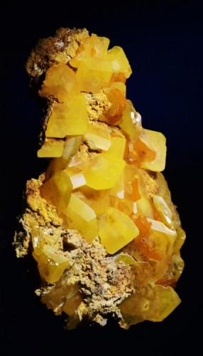 Wulfenita. 
Touissit, Oujda-angad Prov., Marruecos. 
5,1 x 3,2 cm. (Autor: Juan L)