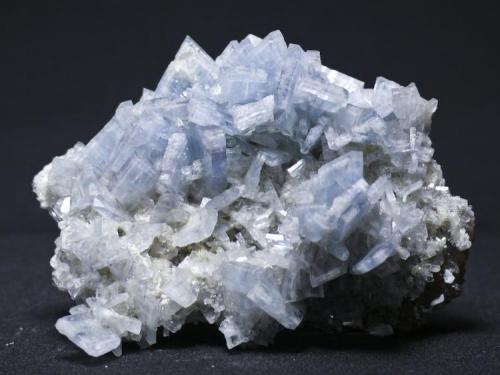 Barita Azul + Fluorita + Dolomita - Mina Moscona - Solís - Corvera - Asturias
Pieza de 10 x 8 cm. cristal mayor 2,5 cm. (Autor: El Coleccionista)