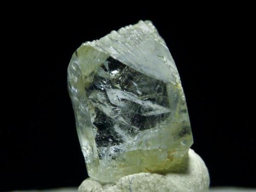 Topacio
Cantera La Osa - Oliva de Mérida - Badajóz
Cristal de 1x0,7 cm. (Autor: El Coleccionista)