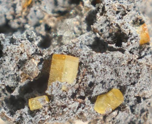 Vanadinita<br />San Ignacio Mine, La Pastora, Berlanga, Comarca Campiña Sur, Badajoz, Extremadura, Spain<br />Cristal mayor: 1 mm aprox<br /> (Autor: Inma)