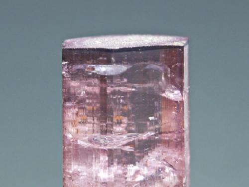 Turmalina Rubelita
Puerto Mancilla - Loma de Portezuelas - Estepona - Málaga
Cristal de 1,2x0,7 cm.
Detalle de la pieza anterior (Autor: El Coleccionista)