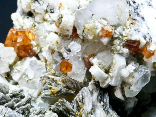 Granate Spessartina (Espesartina)
Trascastillo - Cártama - Málaga
Pieza de 10x6,5 cm. cristal mayor 1 cm.
Detalle de la pieza anterior (Autor: El Coleccionista)