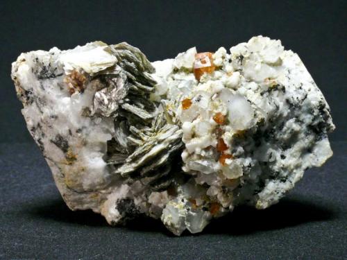 Granate Spessartina (Espesartina)
Trascastillo - Cártama - Málaga
Pieza de 10x6,5 cm. cristal mayor 1 cm. (Autor: El Coleccionista)