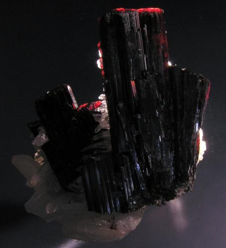 Hübnerita.
Mina Huayllapón, Pasto Bueno, Pallanca, Ancash, Perú.
5,5x6,5x4 cm.
Cristales hasta 5,1 cm. Col. y foto Nacho Gaspar. (Autor: Nacho)