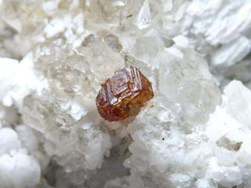 Granate Spessartina (Espesartina)
Trascastillo - Cártama - Málaga
Pieza de 4,5x3 cm. cristal mayor 0,4 cm.
Detalle de la pieza anterior (Autor: El Coleccionista)