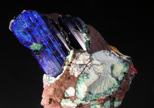 Azurita.
Mina Copper Queen, Cochise Co., Arizona, EE.UU.
4x3x3 cm.
Cristal de 2x1,1x1 cm. Col. y foto Nacho Gaspar. (Autor: Nacho)