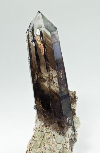 Smoky Quartz
Sierra Blanca, White Mountain Wilderness, Lincoln Co., New Mexico
6 x 1.8 cm (Author: am mizunaka)