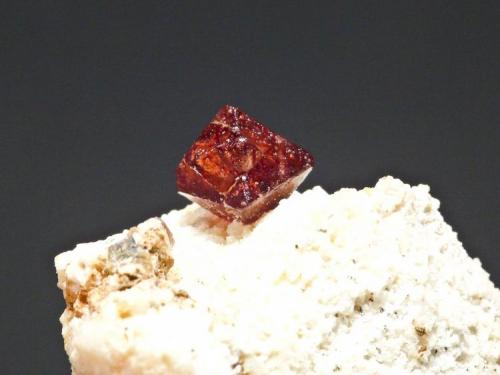 Espinela Roja
Sierra de Mijas - Mijas - Málaga
Pieza de 4,5x3,5 cm. cristal mayor 0,7 cm. (Autor: El Coleccionista)