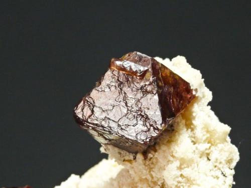 Espinela Roja
Sierra de Mijas - Mijas - Málaga
Pieza de 4,5x3 cm. cristal mayor 1,2 cm.
Detalle de la pieza anterior (Autor: El Coleccionista)