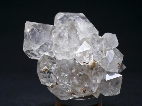 Cuarzo
Berbes - Ribadesella - Asturias
Pieza de 7x6 cm. cristal mayor 3,3 cm.
con gota de agua (Autor: El Coleccionista)