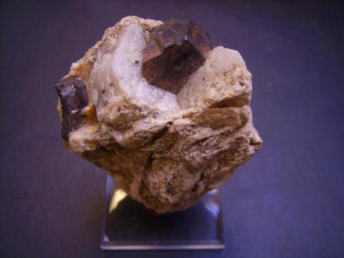 Goethita pseudo Pirita<br />Sierra Nevada, Capileira, Comarca Alpujarra Granadina, Granada, Andalusia, Spain<br />7,6 x 6,5 x 3,5 cm.<br /> (Autor: Antonio Alcaide)