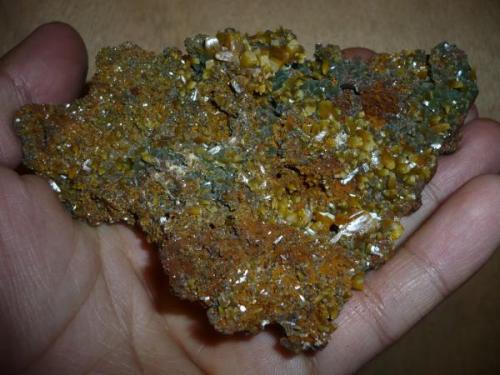 Wulfenita, Mimetita
Mina Ojuela, Mapimí, Durango, México
Esta es un de mis favoritas, presenta un combo de muchas de las cristalizaciones anteriores: xls zonados, pseudo-cúbicos, agudos, tabulares; y sobre todo la asociación con Mimetita (Autor: Carlos Medina)