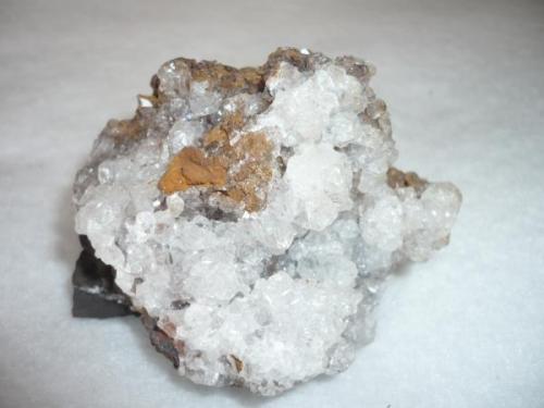 Calcita
Mina Ojuela, Mapimí, Durango, México
Una de las primeras muestras de mi colección. Los xls son esqueleticos, probablemente pseudomorfos de otro mineral (Autor: Carlos Medina)