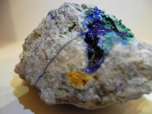 Azurita<br />La Inesperada Mine, Pardos, Comarca Señorío de Molina-Alto Tajo, Guadalajara, Castilla-La Mancha, Spain<br />3 x 3 cm.<br /> (Autor: javier ruiz martin)