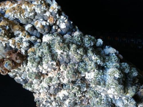 Marcasita, dolomita y galena sobre esfalerita
Mina Mercadal, Mercadal, Cartes, Cantabria, España
20 cm x 11 cm (Autor: PabloR)