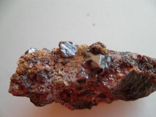 Cinabrio<br />Mina El Entredicho, Almadenejos, Comarca Valle de Alcudia, Ciudad Real, Castilla-La Mancha, España<br />0,4 cm. los cristales<br /> (Autor: javier ruiz martin)