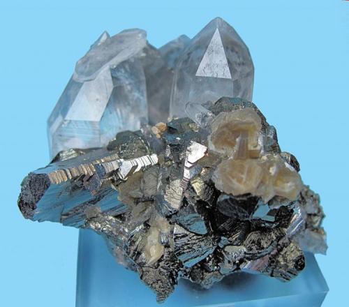 Stannite, arsenopyrite, quartz, fluorite, mica
Yaogangxian Mine, Yizhang Co., Chenzhou Prefecture, Hunan Province, China
80 mm x 70 mm (Author: Carles Millan)