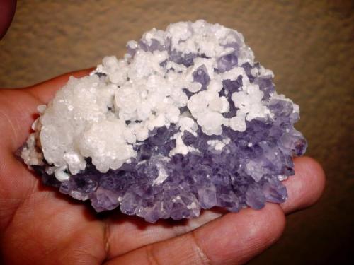 Amethyst with Calcite, 
from Sirena mine, Guanajuato, Gto.
77 x 62 x 55 mm (Author: Carlos M.)