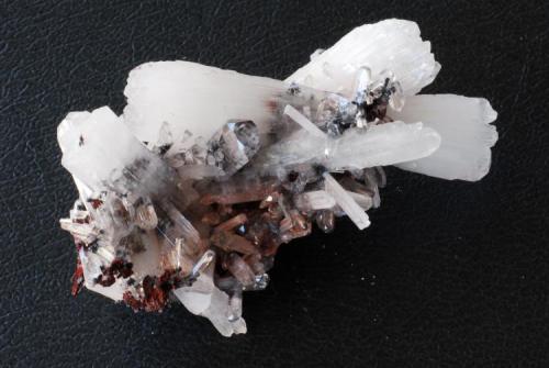 Hemimorphite
Ojuela Mine, Mapimi, México
7x3 cm. (Author: Enrique Llorens)