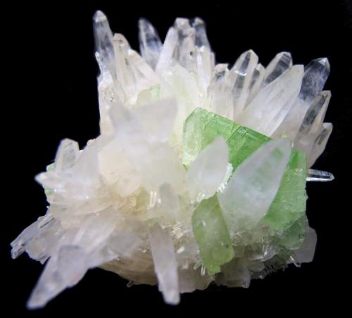 Augelite, quartz
Tamboras area, Mundo Nuevo, Huamachuco, Sanchez Carrion Province, La Libertad Department, Peru
61 mm x 61 mm x 51 mm (Author: Carles Millan)