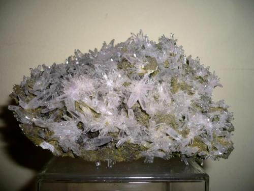 Drusy pale Amethyst xls on Epidote carpet
Cerro De La Concordia, Piedra Parada, Mun. de Tatatila, Veracruz, Mexico
90x55x72mm

One of my favorites (Author: Carlos M.)