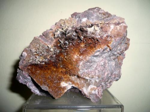 Endlichite w/ Vanadinite (orange velvety)
Mina La Erupción-Ahumada, Los Lamentos, Ahumada, Chihuahua, Mexico
95x88x73mm (Author: Carlos M.)