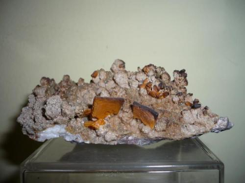 Wulfenite xls on Calcite
Mina La Erupción-Ahumada, Los Lamentos, Ahumada, Chihuahua, Mexico
84x37x45mm       Bigger xls  12 -13mm (Author: Carlos M.)