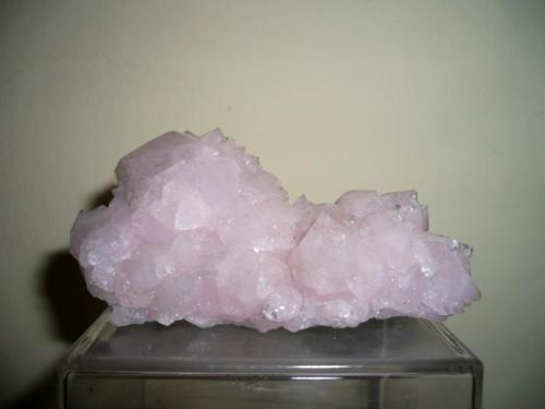 Apophyllite-(KF) (pink)
Mina Sabinas, San Martín, Sombrerete, Zacatecas, Mexico
70x42x47mm (Author: Carlos M.)