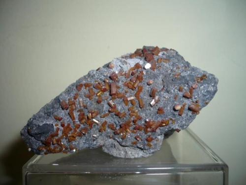 Vanadinite xls on matrix with minor Calcite
Mina San Carlos, Manuel Benavides, Chihuahua, Mexico
77x56x50mm            xls about 3 to 5mm (Author: Carlos M.)
