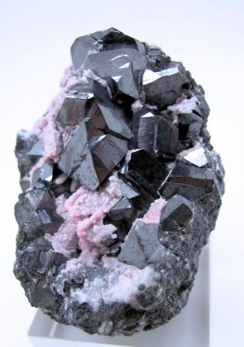 Alabandite, rhodochrosite
Uchucchacua Mine, Oyon, Lima, Peru
60 mm x 59 mm x 46 mm (Author: Carles Millan)