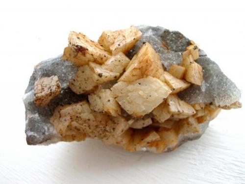 Dolomite rhombs with minor pyrite on quartz from Unser Fritz mine, Wanne-Eickel, Westphalia. Sample width: 7 cm. (Author: Andreas Gerstenberg)
