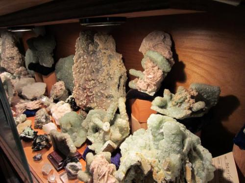 Mostly prehnite and friends.
All Westfield, Massachusetts, USA
Field of view  12"x12’x24". (Author: vic rzonca)