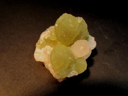 Prenhite and Calcite
Westfield, Hampden county, Massachusetts, USA
5x4 cm. (Author: vic rzonca)