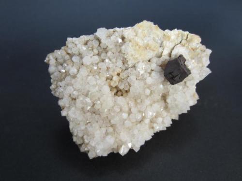 Goethite on Quartz
South Hampton, Massachusetts, USA. (remote)
Crystal size is 1x1 cm. (Author: vic rzonca)