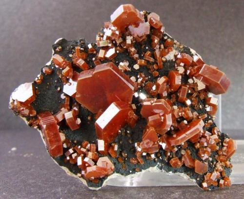 Vanadinite
Mibladene, Upper Moulouya lead district, Midelt, Khénifra Province, Meknès-Tafilalet Region, Morocco
30 mm (Max dimension) (Author: nurbo)