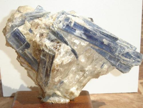 kyanite
Barra do Salinas district, Barra de Salinas, Coronel Murta, Jequitinhonha valley, Minas Gerais, Brazil
Crystals with 13 cm (Author: Anísio Cláudio)