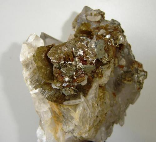 Siderite (greenish), dolomite (white), quartz and pyrrhotite (golden)
Morro Velho mine,  Nova Lima, Iron Quadrangle, Minas Gerais, Brazil
11 x 10 x 8 cm (Author: Anísio Cláudio)