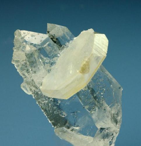 Apophyllite-(KF) xl on Quartz xl
Fengjiashan Mine, Edong Mining District, Daye County, Huangshi, Hubei, China
Specimen size: Cabinet

Specimen: William Pinch Collection
Photo: Jeff Scovil & The RRUFF Project (Author: Pinch Bill)