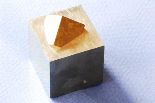 PYRITE
Navajún, La Rioja, Spain
3x3x3 cm. (Author: Enrique Llorens)