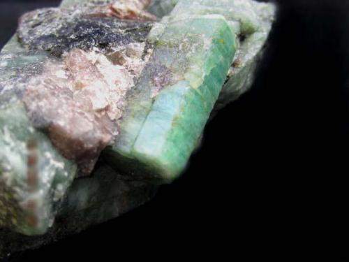 Beryl variety emerald
Afghanistan
6 x 4 x 3.5 cm. (Author: barbie90)