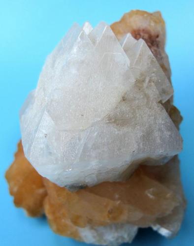 Powellite, stilbite
Jalgaon, Maharashtra, India
63 mm x 59 mm x 46 mm (Author: Carles Millan)