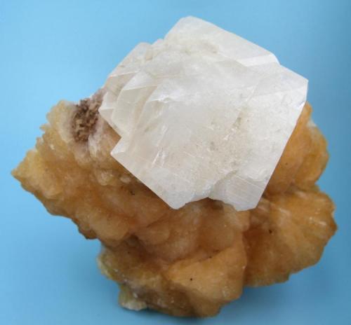 Powellite, stilbite
Jalgaon, Maharashtra, India
63 mm x 59 mm x 46 mm (Author: Carles Millan)