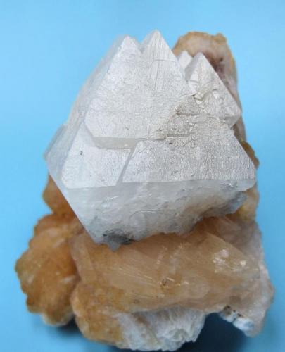 Powellite, stilbite
Jalgaon, Maharashtra, India
63 mm x 59 mm x 46 mm (Author: Carles Millan)