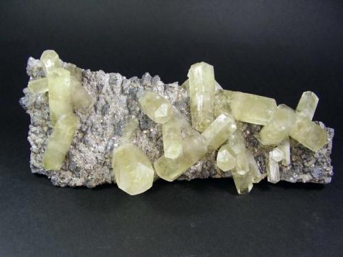 Calcita, Sweetwater Mine, Missouri, Usa. 20´5x7´5 cm. El cristal mayor mide 4 cm (Autor: geoalfon)