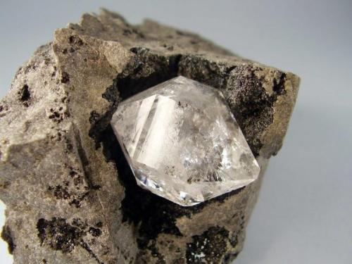 Cuarzo (variedad herkimer)
Ace of Diamond Mine. New York, Usa. 
12x6 cm. Cristal de 3´5 cm (Autor: geoalfon)