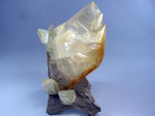 Calcita. Elmwood Mine. 12x7 cm. Cristal de 9´5 cm (Autor: geoalfon)