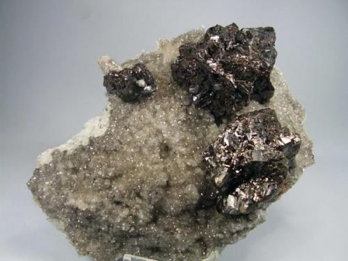 Esfalerita. Elmwood Mine. 16x13 cm. Cristal de 7 cm (Autor: geoalfon)